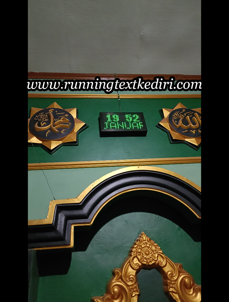 <p>Jadwal Sholat salah satu hal penting untuk masjid ataupun mushola. Dengan adanya jadwal sholat ini maka mempermudah kegiatan sholat berjamaah sehingga tidak ada yang tertinggal sholat berjamaah. Di masjid, mushola, maupun di rumah &ndash; rumah biasanya terdapat kalender jadwal sholat, akan tetapi tampilannya yang sangat amat kecil sehingga tidak bisa dilihat dan dibaca dari jarak jauh.</p>